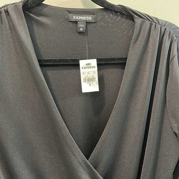 NWT Express Elegant Long Blouse Size XS - Picture 2 of 5